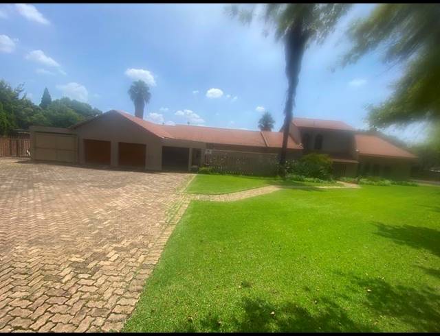 5 BEDROOM HOUSE FOR SALE IN CLUBVILLE